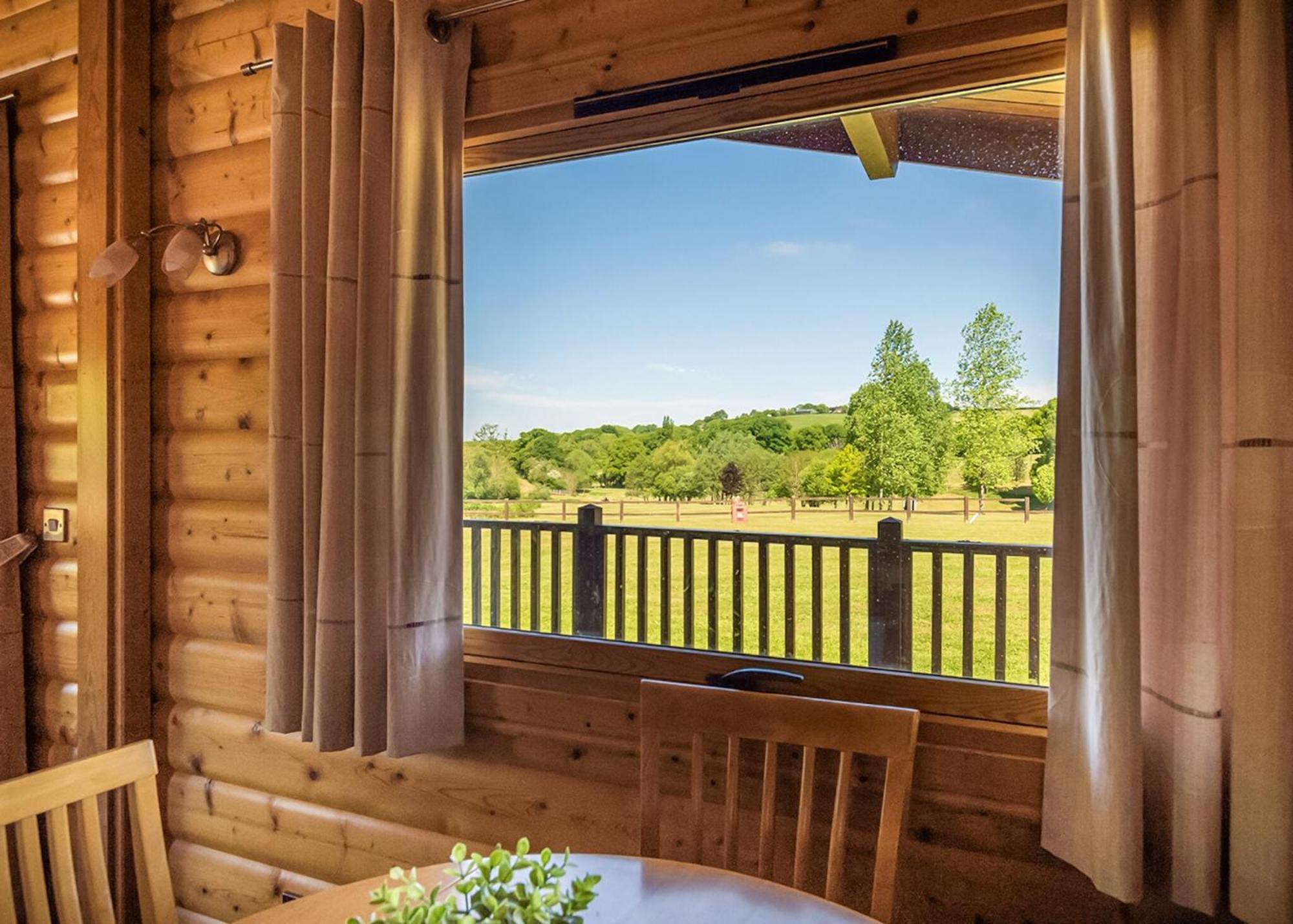 Fingle Glen Lodges Whitestone Room photo