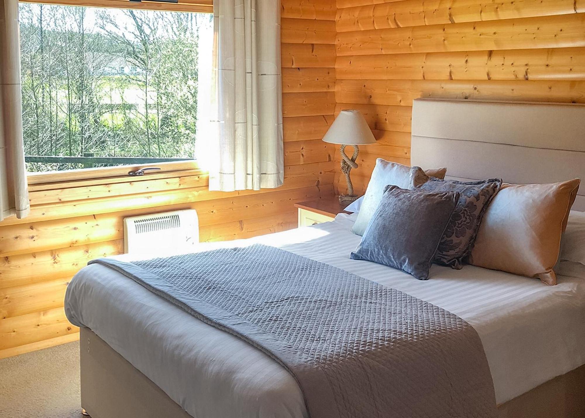 Fingle Glen Lodges Whitestone Room photo